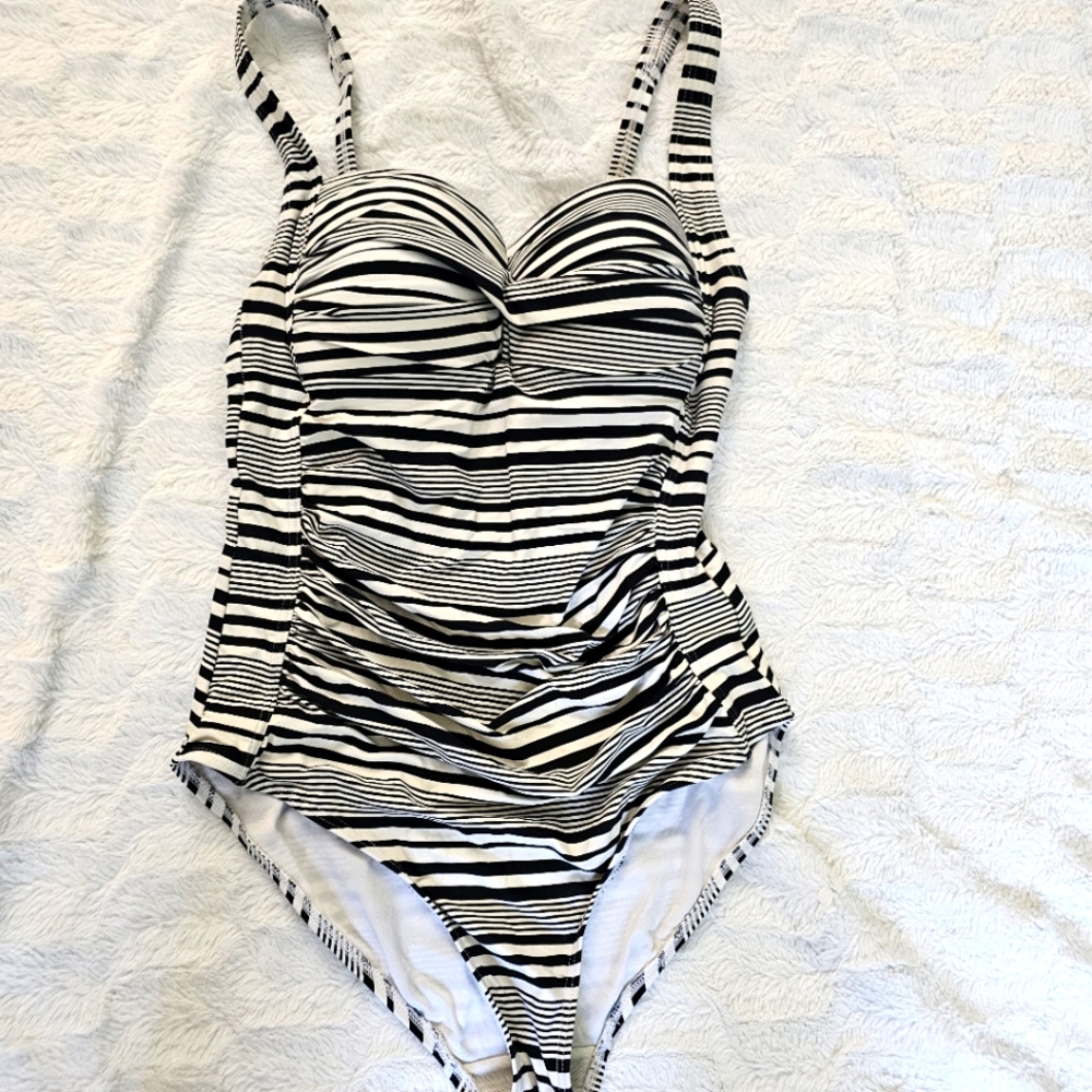 Nip tuck Striped Black and White Striped Ruched One Piece Swimsuit Size 6